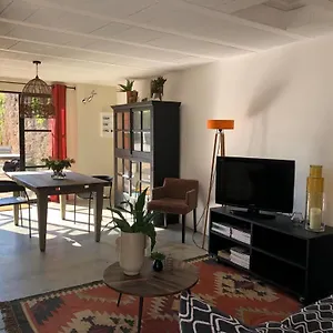 studio-entier-dcor-avec-soin-et-cour-privative.fr-provencehotel.com/